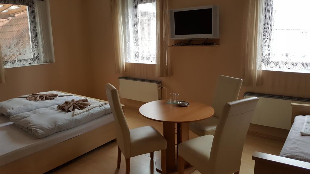 Pension U Dubu Франтишкови-Лазне Экстерьер фото