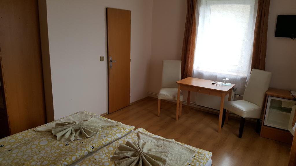 Pension U Dubu Франтишкови-Лазне Экстерьер фото